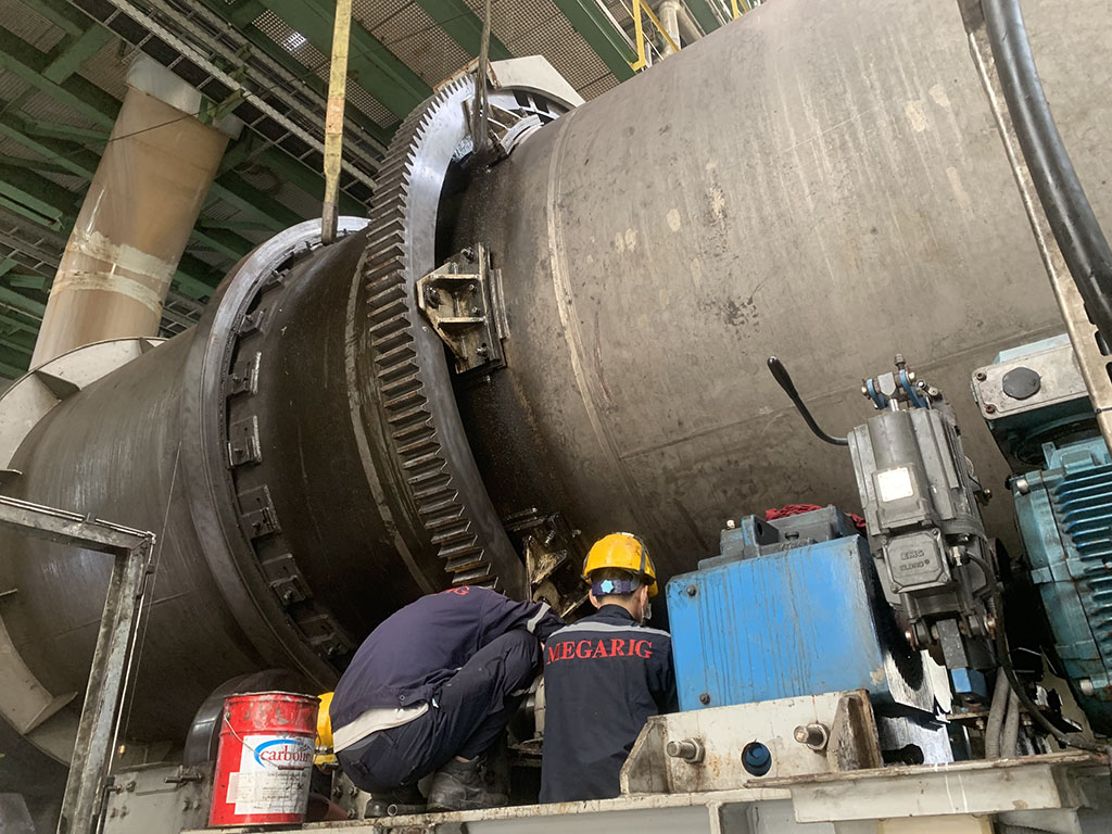 Sửa chữa thay vòng bi con lăn đỡ trống sấy